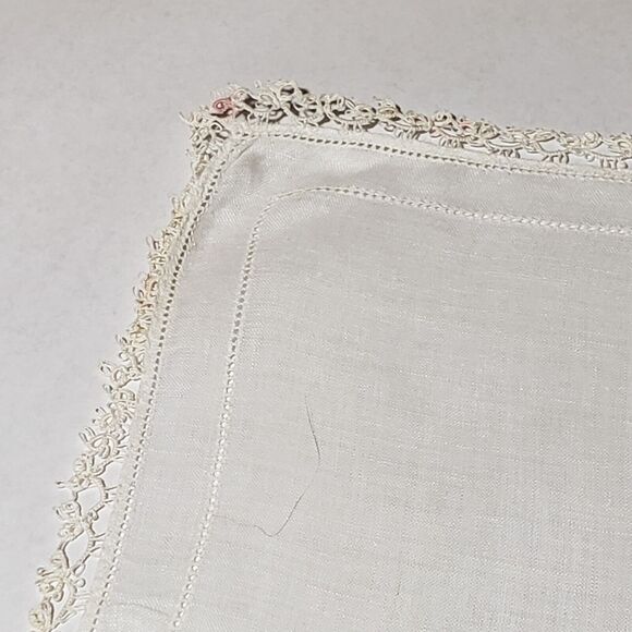 VTG 1960'S WOMENS HANKIE WHITE CROCHET SCALLOPED EDGE BRIDAL WEDDING LACE - Picture 6 of 9